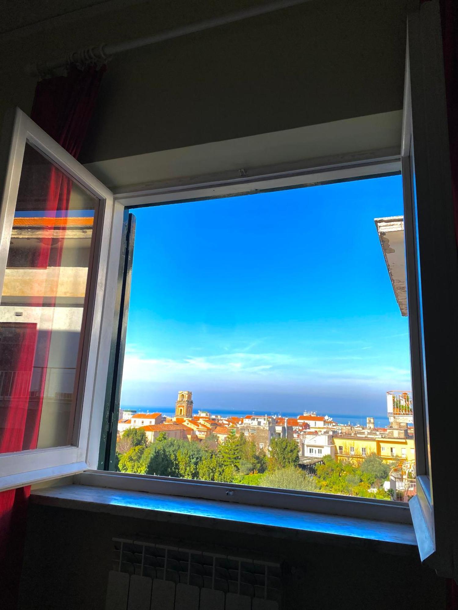 Casa Mar - Elegant Apartment With Pool And Panoramic Terrace In The Heart Of Sorrento Bagian luar foto