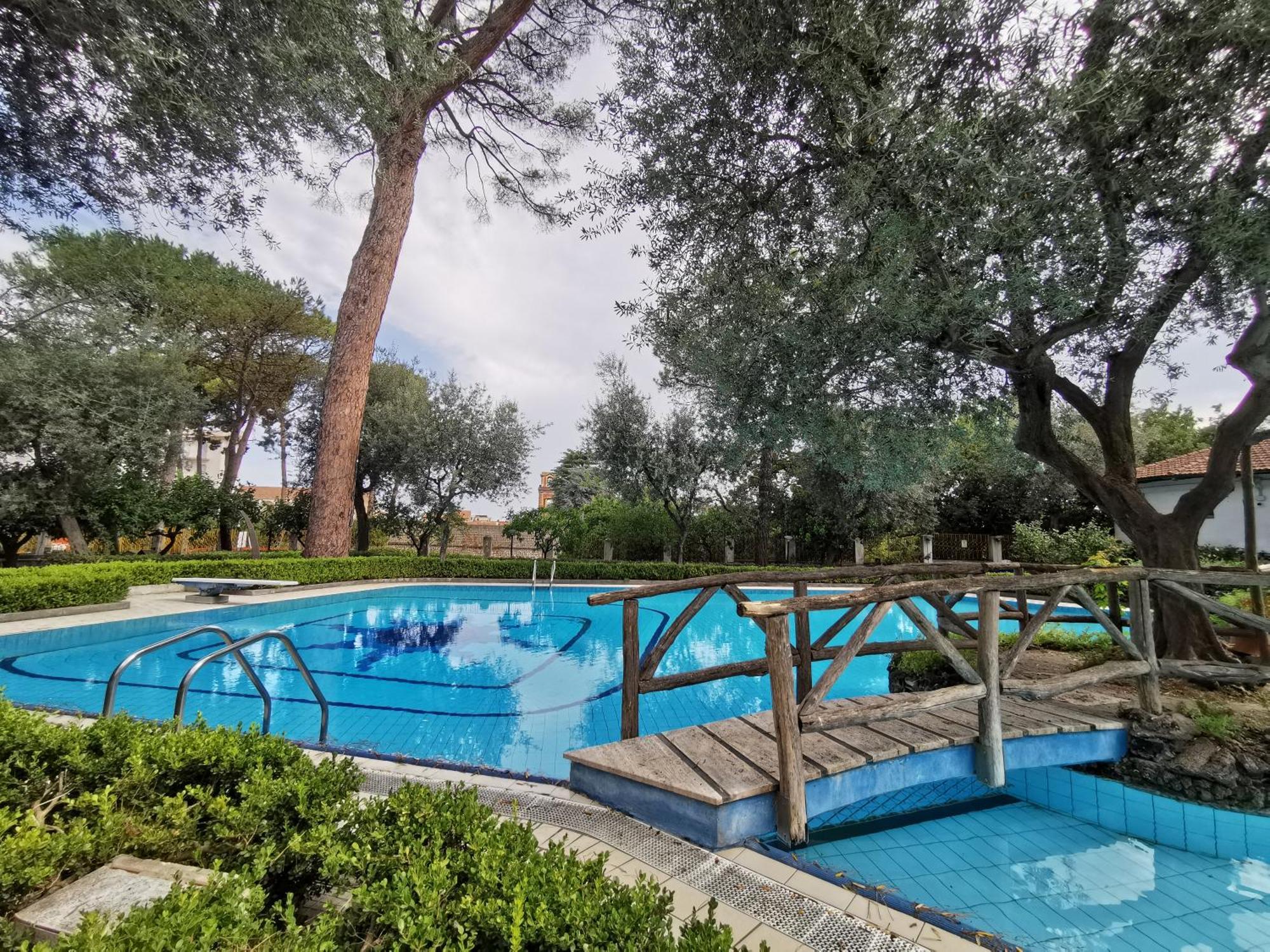 Casa Mar - Elegant Apartment With Pool And Panoramic Terrace In The Heart Of Sorrento Bagian luar foto
