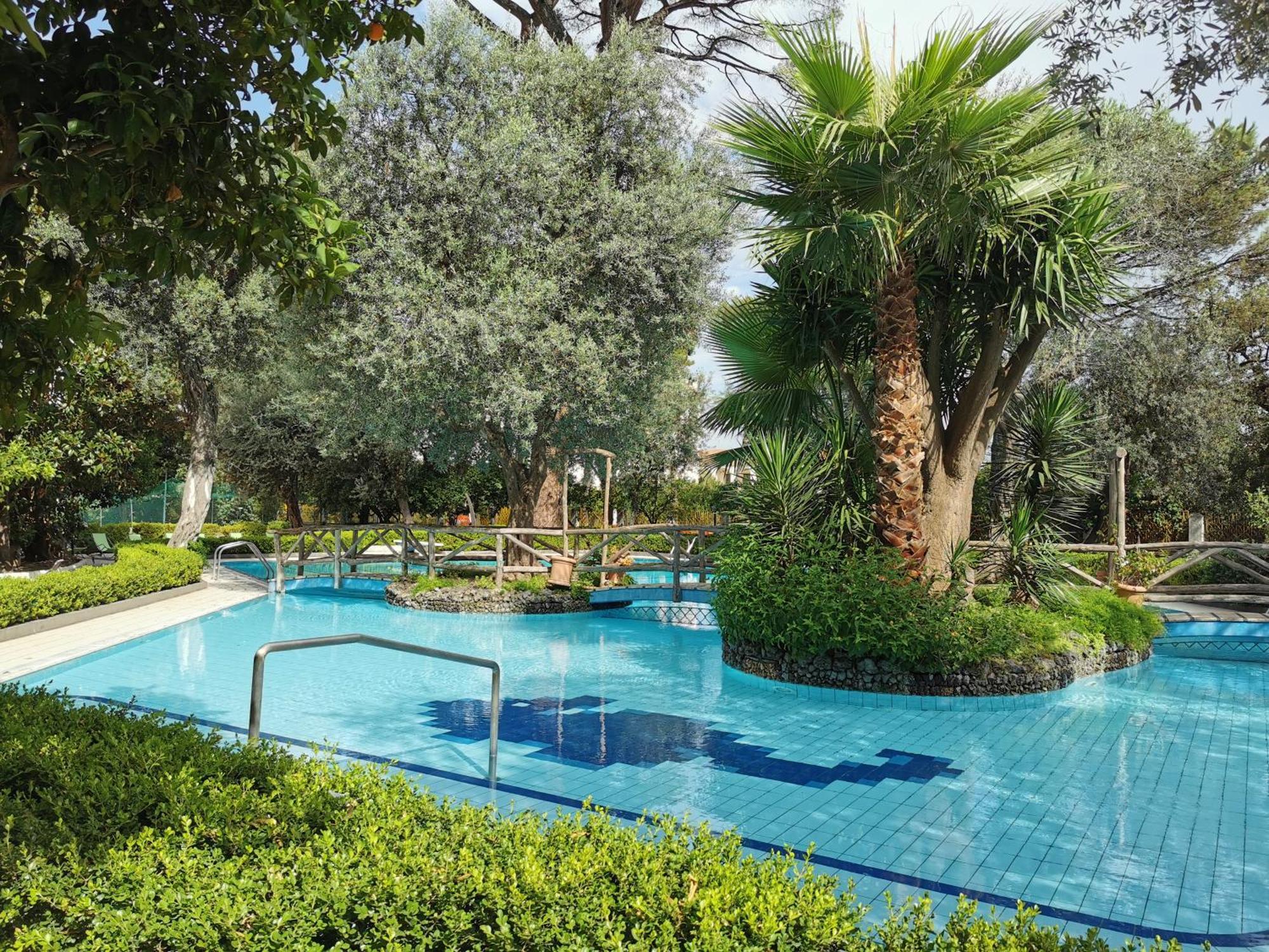 Casa Mar - Elegant Apartment With Pool And Panoramic Terrace In The Heart Of Sorrento Bagian luar foto