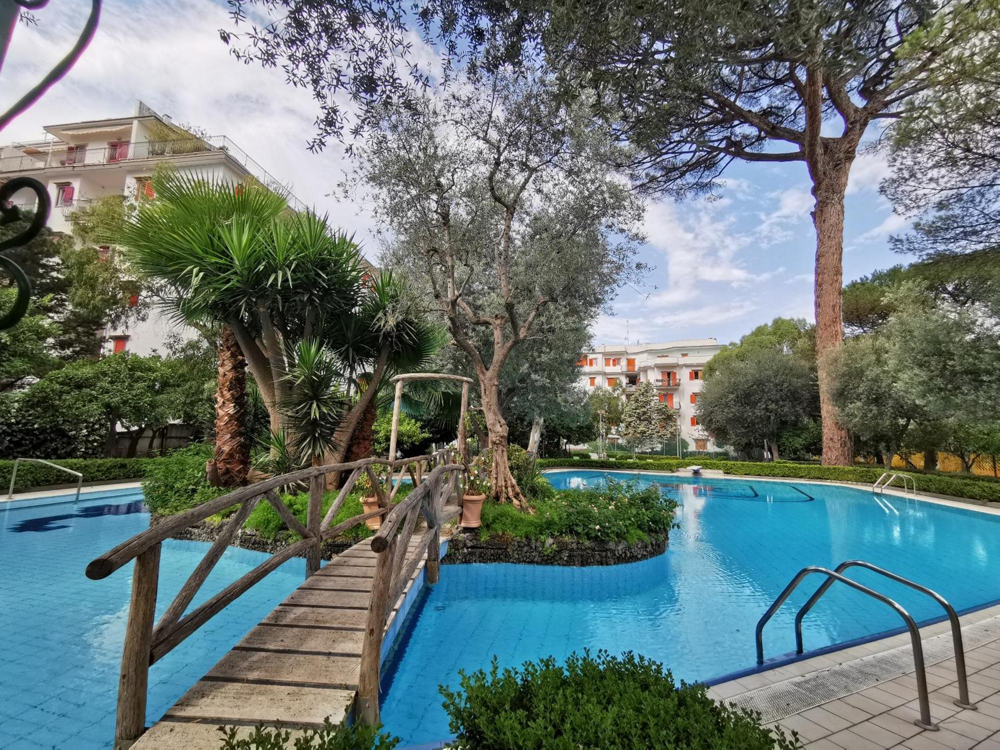Casa Mar - Elegant Apartment With Pool And Panoramic Terrace In The Heart Of Sorrento Bagian luar foto