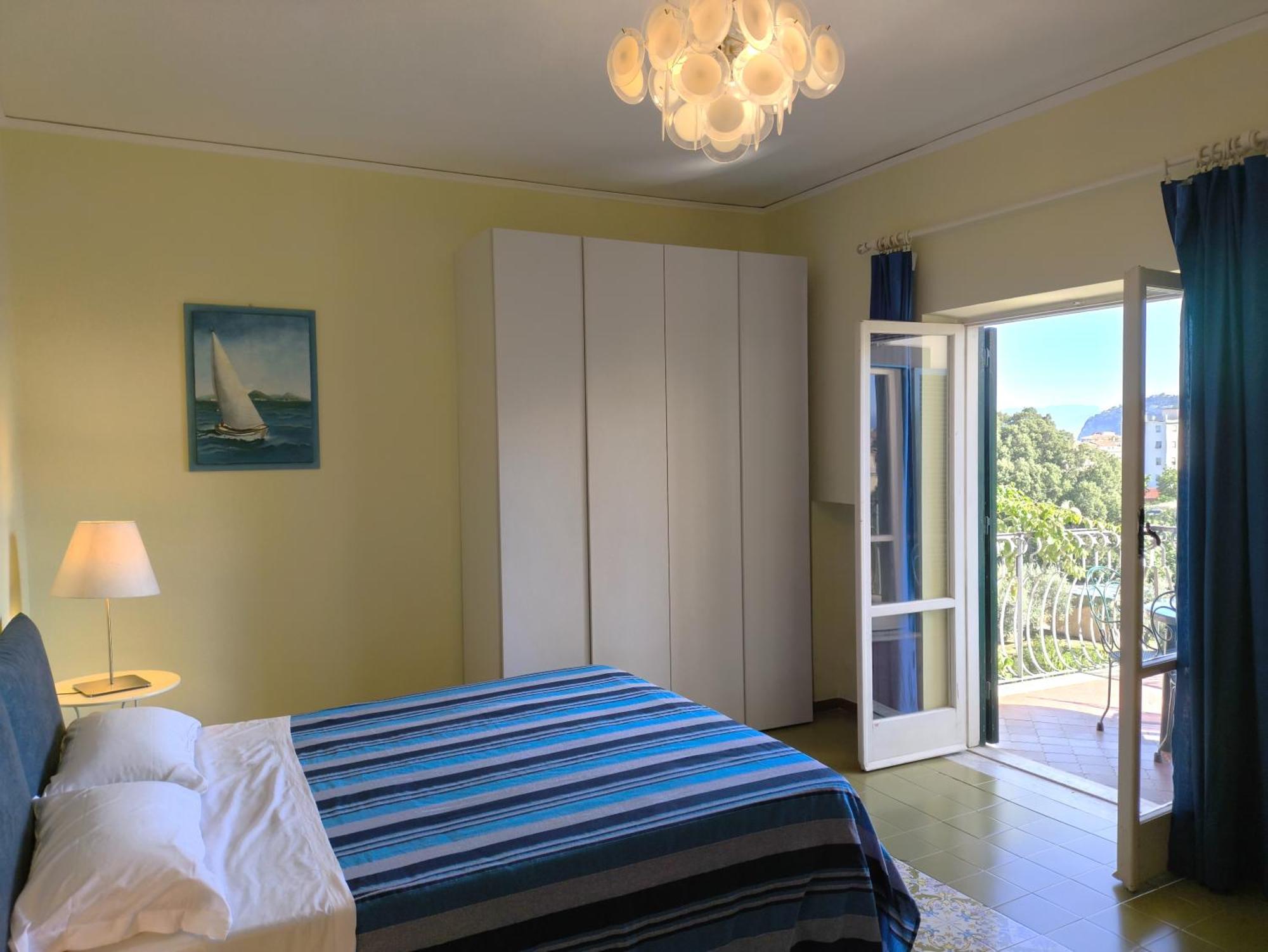 Casa Mar - Elegant Apartment With Pool And Panoramic Terrace In The Heart Of Sorrento Bagian luar foto