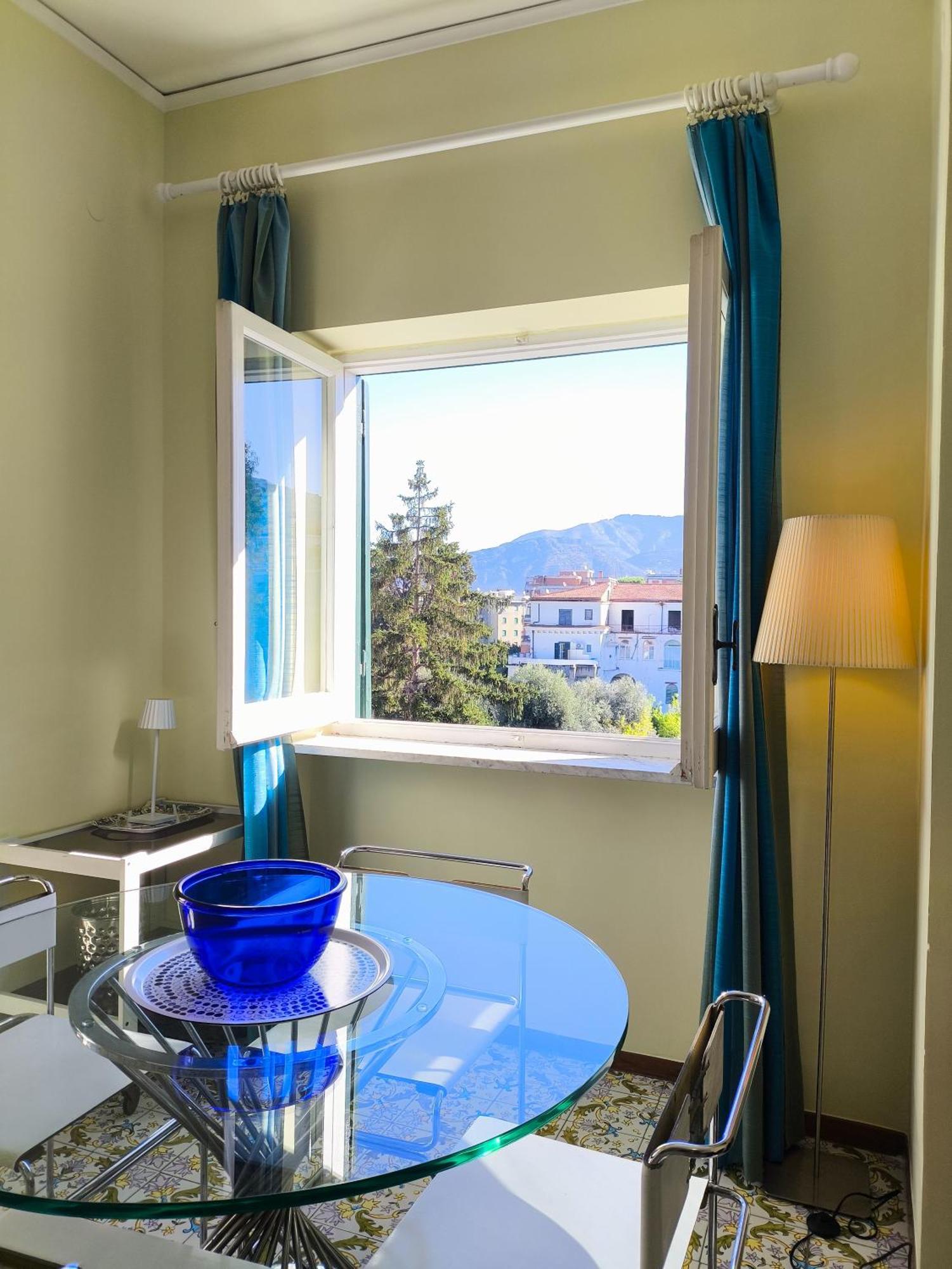 Casa Mar - Elegant Apartment With Pool And Panoramic Terrace In The Heart Of Sorrento Bagian luar foto
