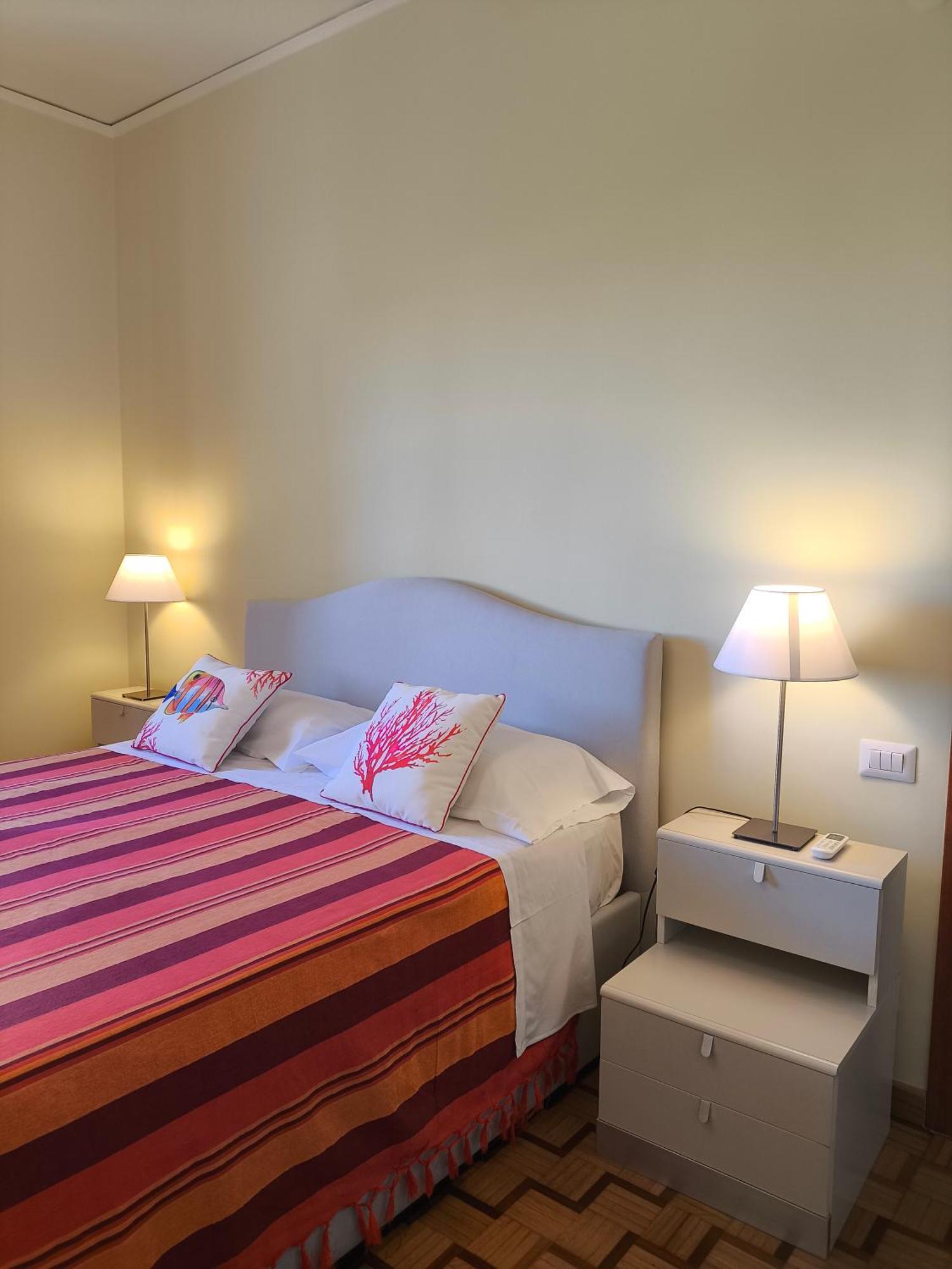 Casa Mar - Elegant Apartment With Pool And Panoramic Terrace In The Heart Of Sorrento Bagian luar foto
