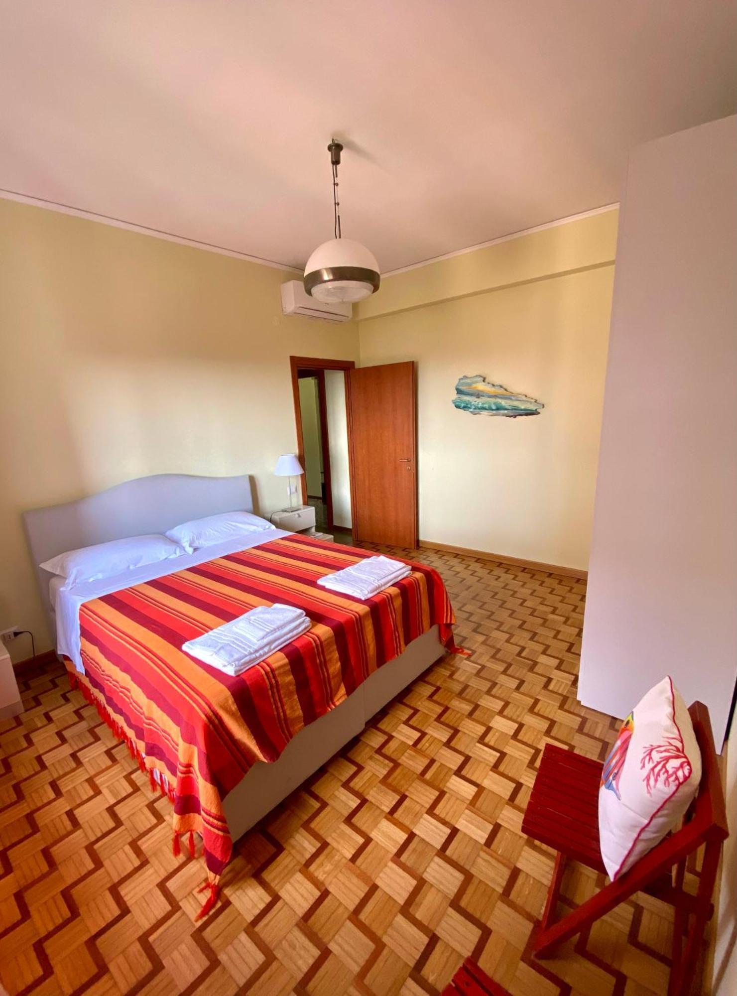 Casa Mar - Elegant Apartment With Pool And Panoramic Terrace In The Heart Of Sorrento Bagian luar foto