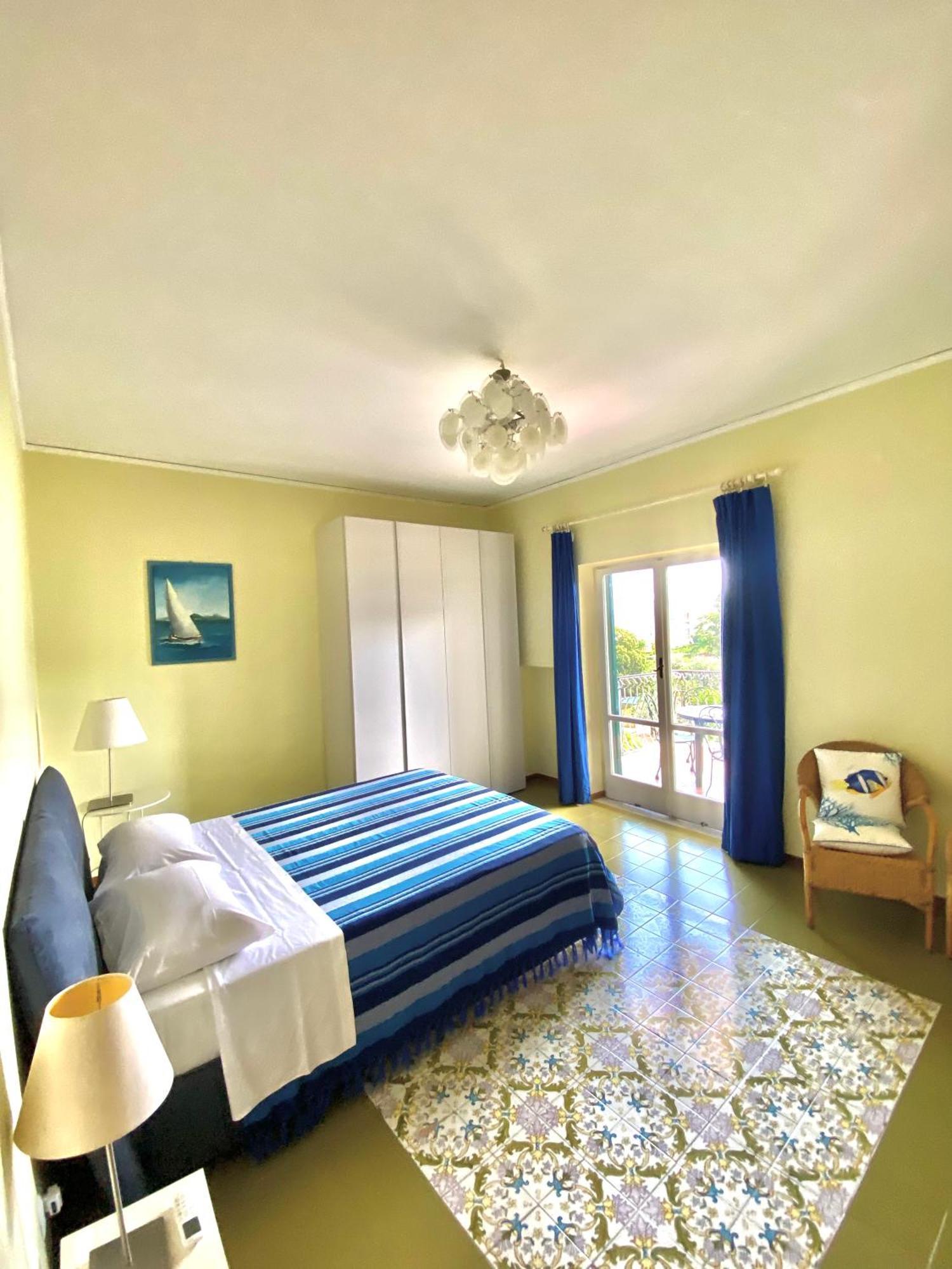 Casa Mar - Elegant Apartment With Pool And Panoramic Terrace In The Heart Of Sorrento Bagian luar foto