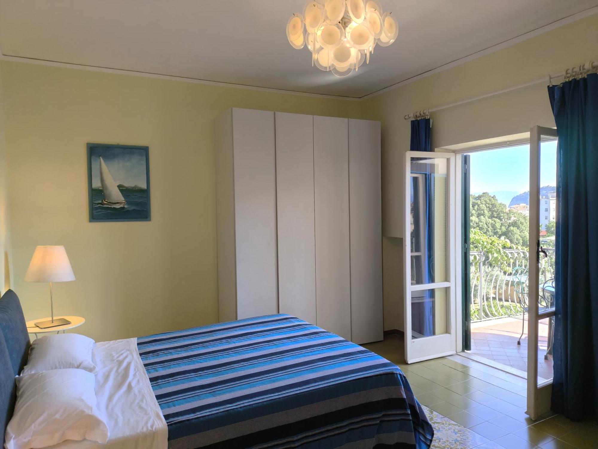 Casa Mar - Elegant Apartment With Pool And Panoramic Terrace In The Heart Of Sorrento Bagian luar foto