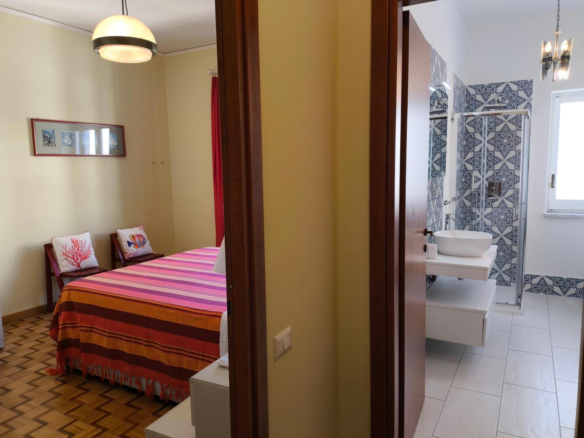 Casa Mar - Elegant Apartment With Pool And Panoramic Terrace In The Heart Of Sorrento Bagian luar foto